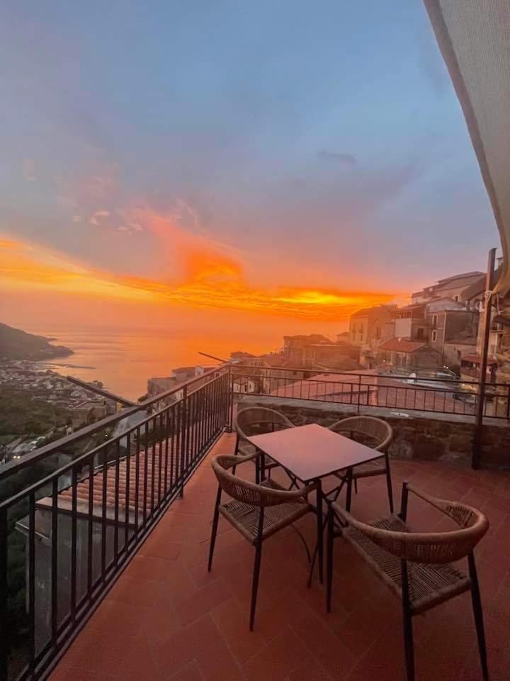 La Mansarda Bed and Breakfast Castellabate Buitenkant foto